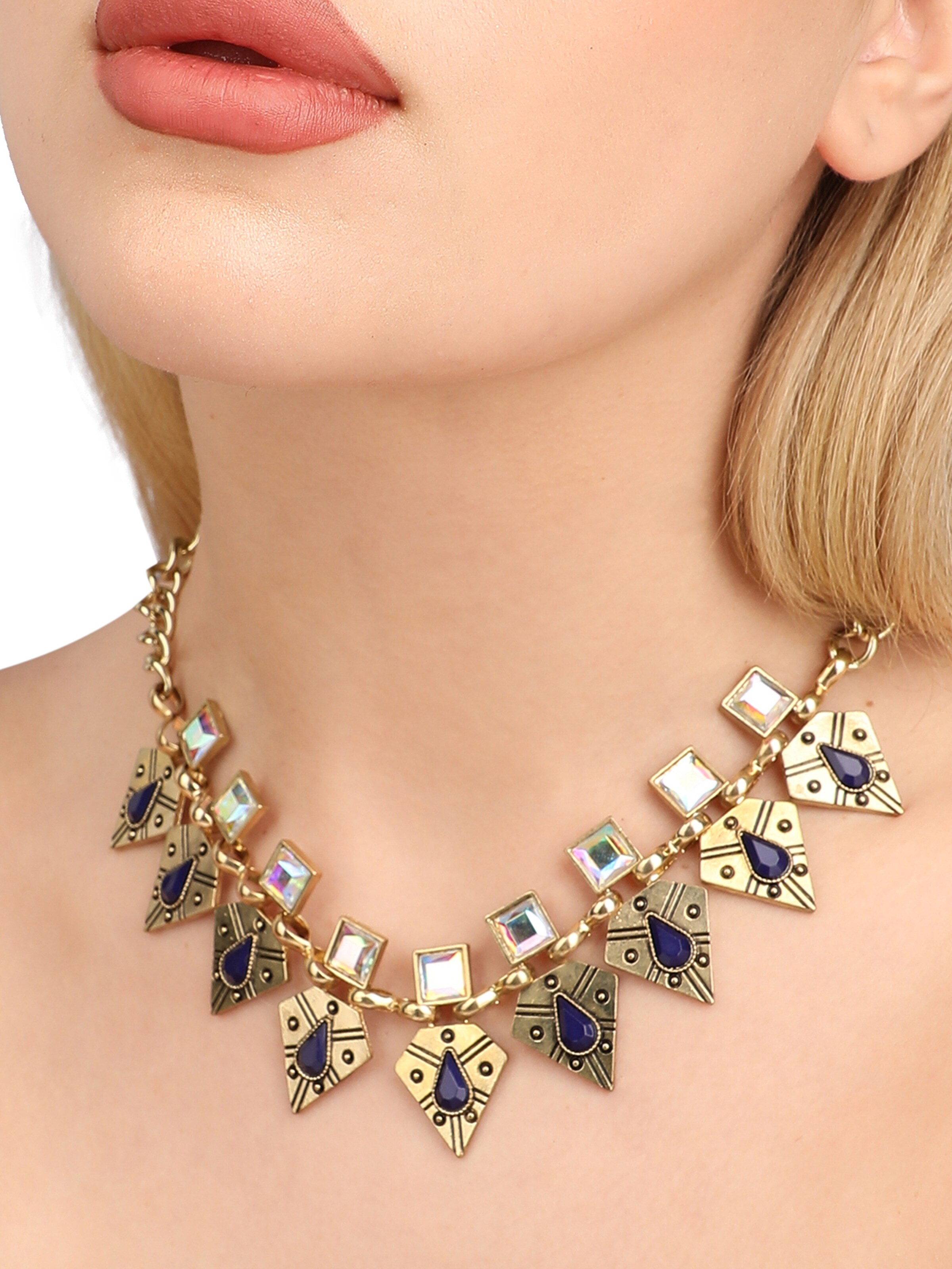 SOHIPrivjesak - crna boja: prednji dio