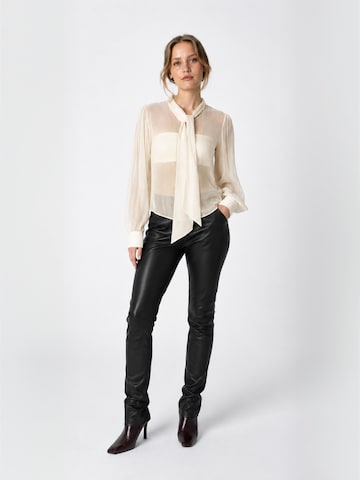 Maglietta ' Blouse ' di Coster Copenhagen in beige: frontale