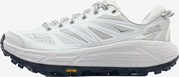 HOKA - Sapato baixo 'MAFATE SPEED 2' em branco: frente