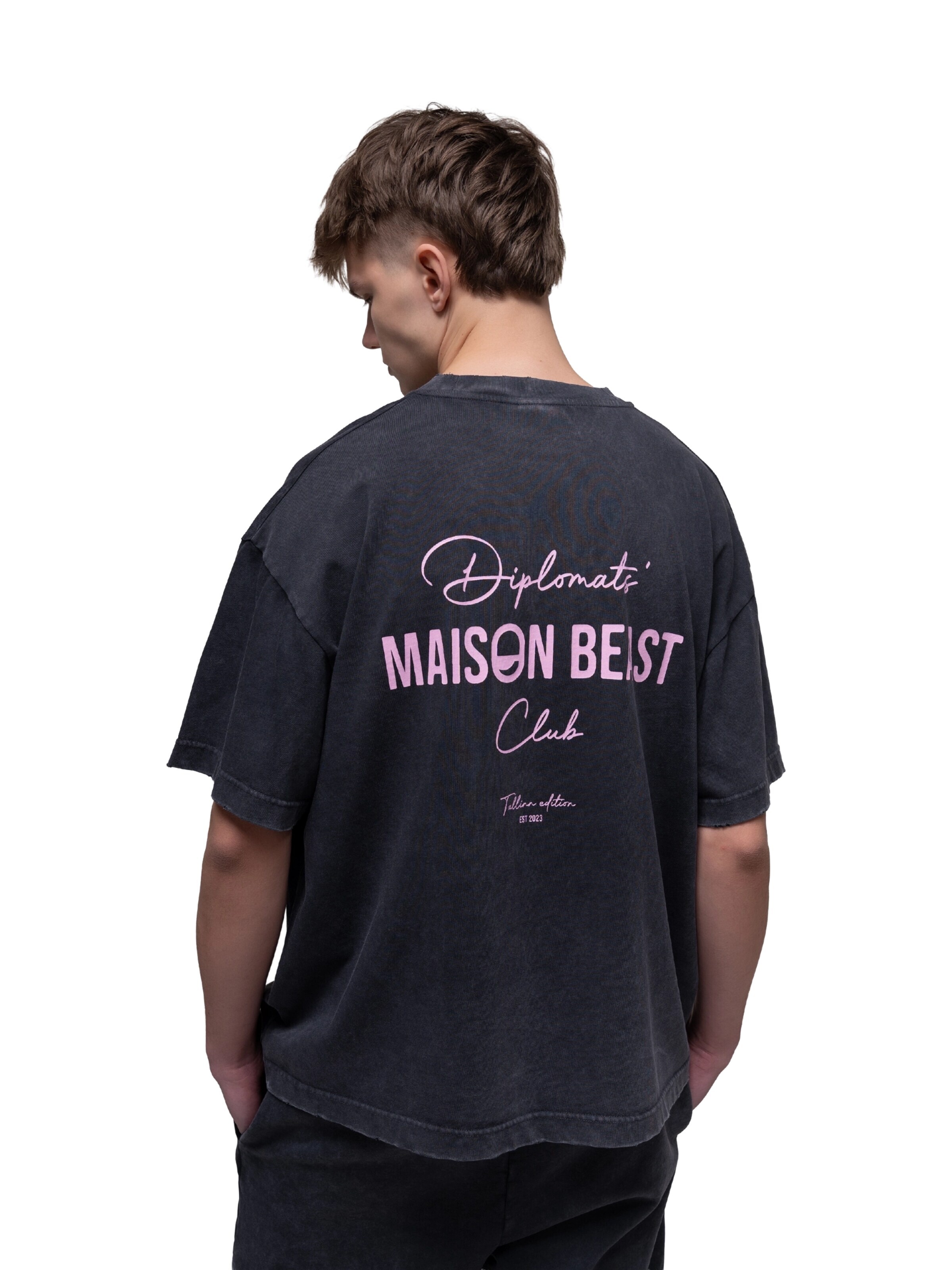 Maison Beast T-shirt 'DIPLOMATS' i grå