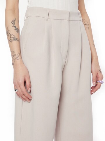 Abercrombie & Fitch Wide leg Pleat-Front Pants in Grey