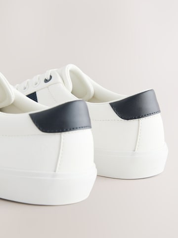 Baskets basses Next en blanc
