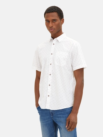 Coupe regular Chemise TOM TAILOR en blanc : devant