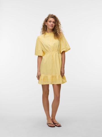 Robe-chemise 'VMClover' VERO MODA en jaune