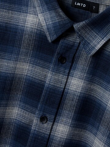 NAME IT - Ajuste regular Camisa en azul