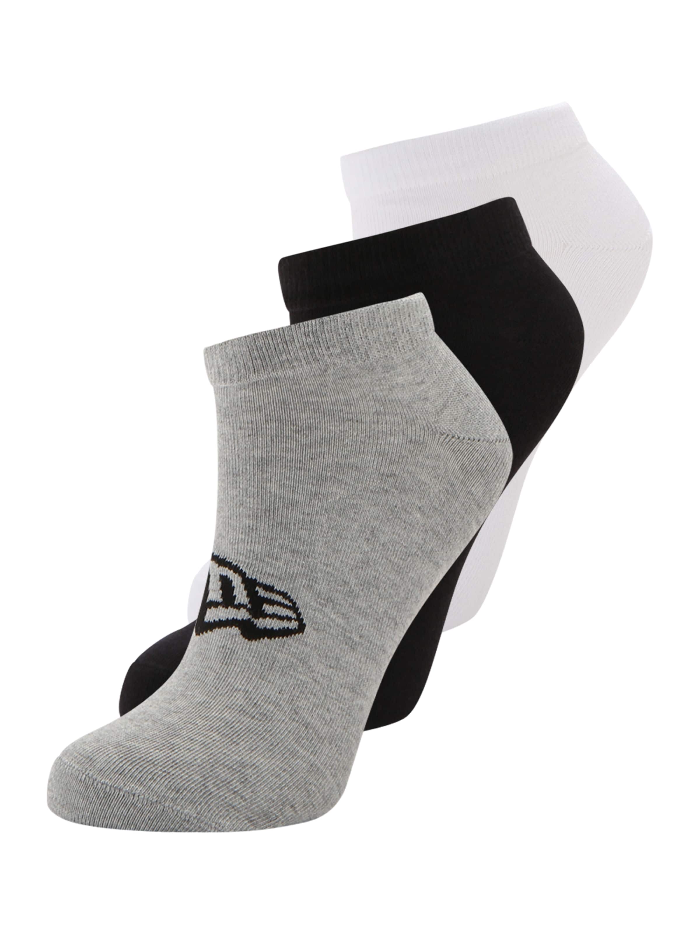 Chaussettes NEW ERA en gris : devant