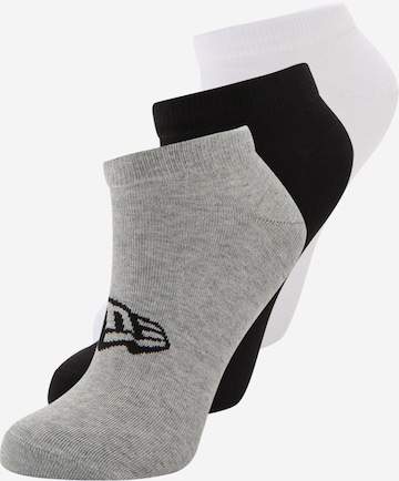 NEW ERA Sockor i grå: framsida