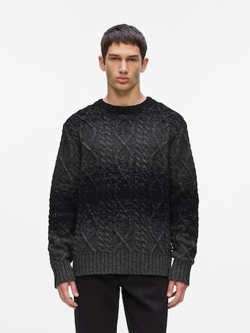 Pulover de la Karl Lagerfeld pe negru: față