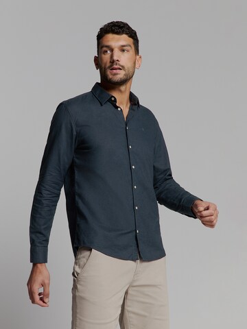 Coupe regular Chemise No Excess en bleu : devant