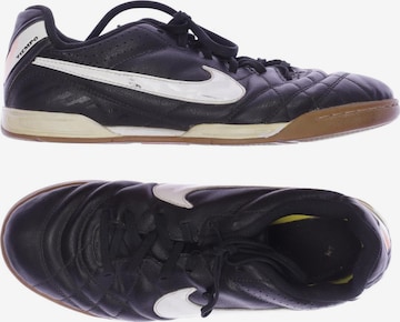 NIKE Sneaker 38,5 in Schwarz: Vorderseite