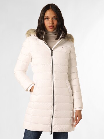 Tommy Jeans Winter Coat in White: front