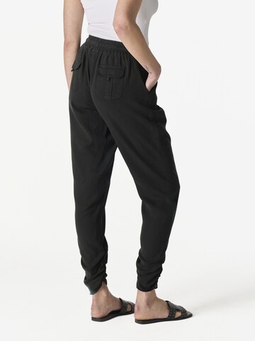 KOROSHI Tapered Byxa i svart