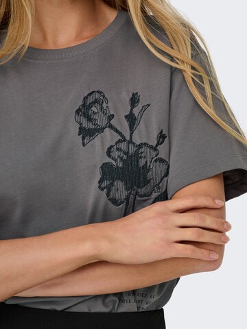 ONLY - Camiseta 'ONLKRISTA' en gris