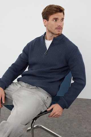 Pull-over Trendyol en bleu : devant