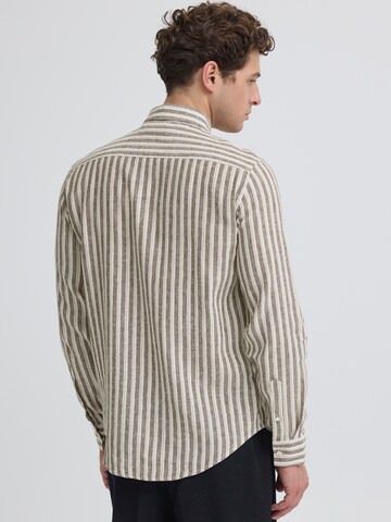 Casual Friday Regular Fit Paita värissä ruskea