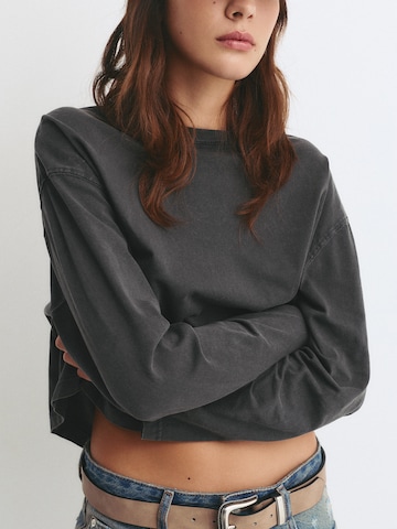T-shirt Pull&Bear en gris : devant