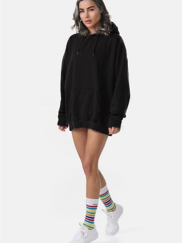 Worldclassca Sweatshirt in Black: front