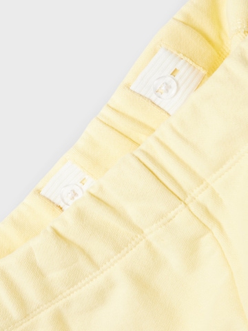 Tapered Pantaloni 'Tulena' di NAME IT in giallo