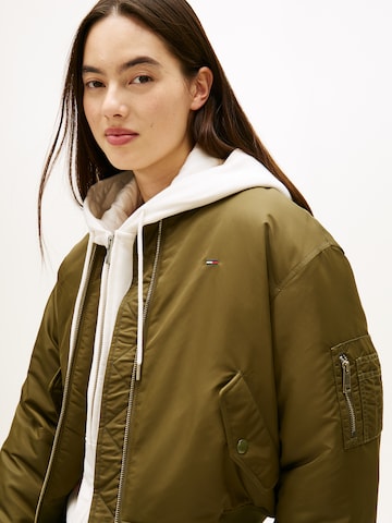 Geacă de primăvară-toamnă 'ESSENTIAL' de la Tommy Jeans pe verde