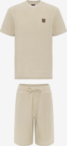 balta Williot Naminis kostiumas: priekis