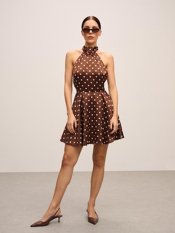 ORIMEI by Victoria Swarovski Cocktailklänning i brun