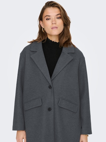 ONLY Демисезонное пальто 'Malia' в Серый