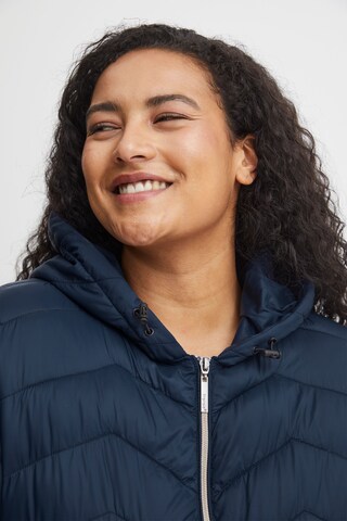 Cappotto invernale di Fransa Curve in blu