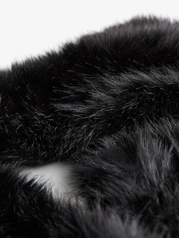 Bershka Schal in Schwarz