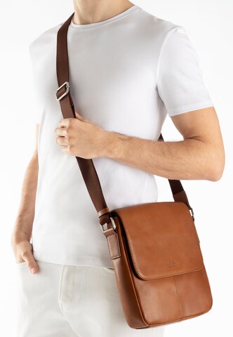LLOYD Messenger in Brown: front