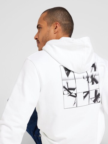 Calvin Klein Jeans Sweatshirt in Weiß