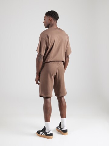 Regular Pantalon 'ESS' ADIDAS ORIGINALS en marron