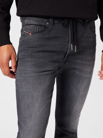 Skinny Jeans 'KROOLEY' di DIESEL in grigio