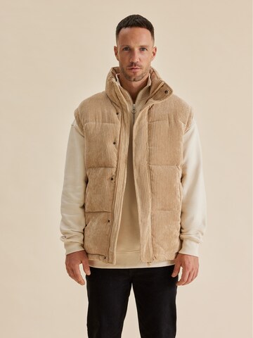 DAN FOX APPAREL Vest 'Taha ' in Beige: front