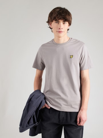 Tricou de la Lyle & Scott pe gri: față
