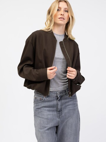BROKE + SCHÖN Between-Season Jacket in Brown