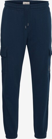 Effilé Pantalon cargo BLEND en bleu : devant
