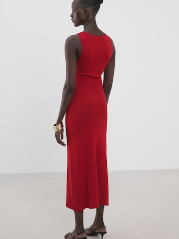 MANGO Pletené šaty 'BETTU' - Červená