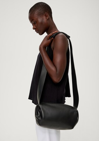 s.Oliver Shoulder Bag in Black: front