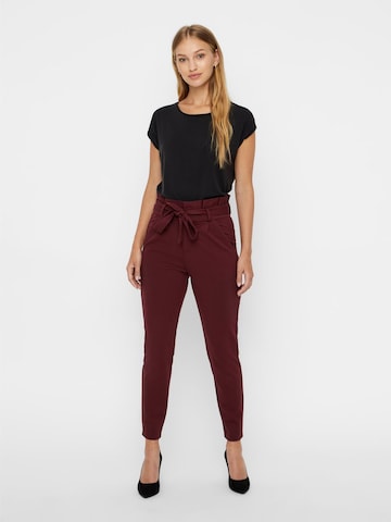 VERO MODA Slim fit Pleat-Front Pants 'Eva' in Red