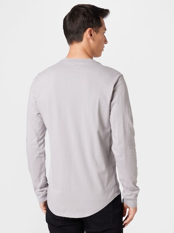 HOLLISTER T-shirt i grå