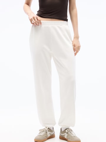 Pull&Bear Tapered Broek in Grijs: voorkant