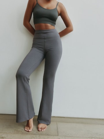 Regular Pantaloni de la self. pe gri: față