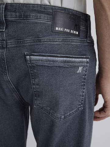 Mavi Slimfit Jeans  ' JAKE ' in Grau
