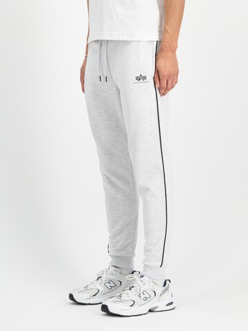 ALPHA INDUSTRIES - regular Pantalón en gris: frente
