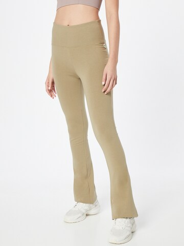 Urban Classics Flared Leggings in Green: front