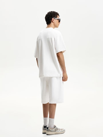 Trening de la Bershka pe alb