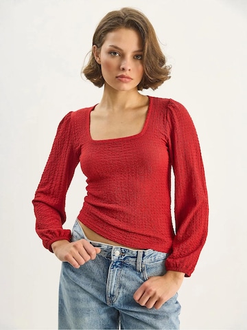 Chemisier Bianco Lucci en rouge : devant