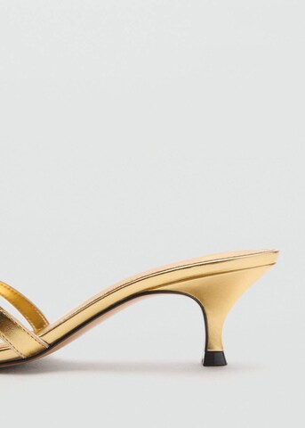 MANGO Riemensandale in Gold