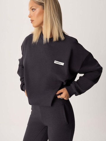 FEMSSY Sweatshirt i grå