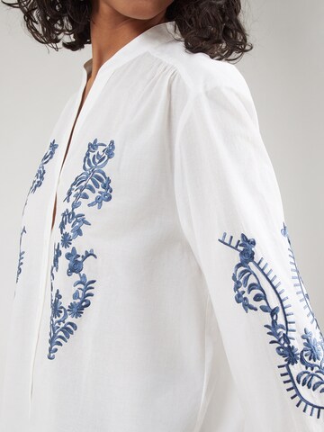 Bluză de la MORE & MORE pe alb